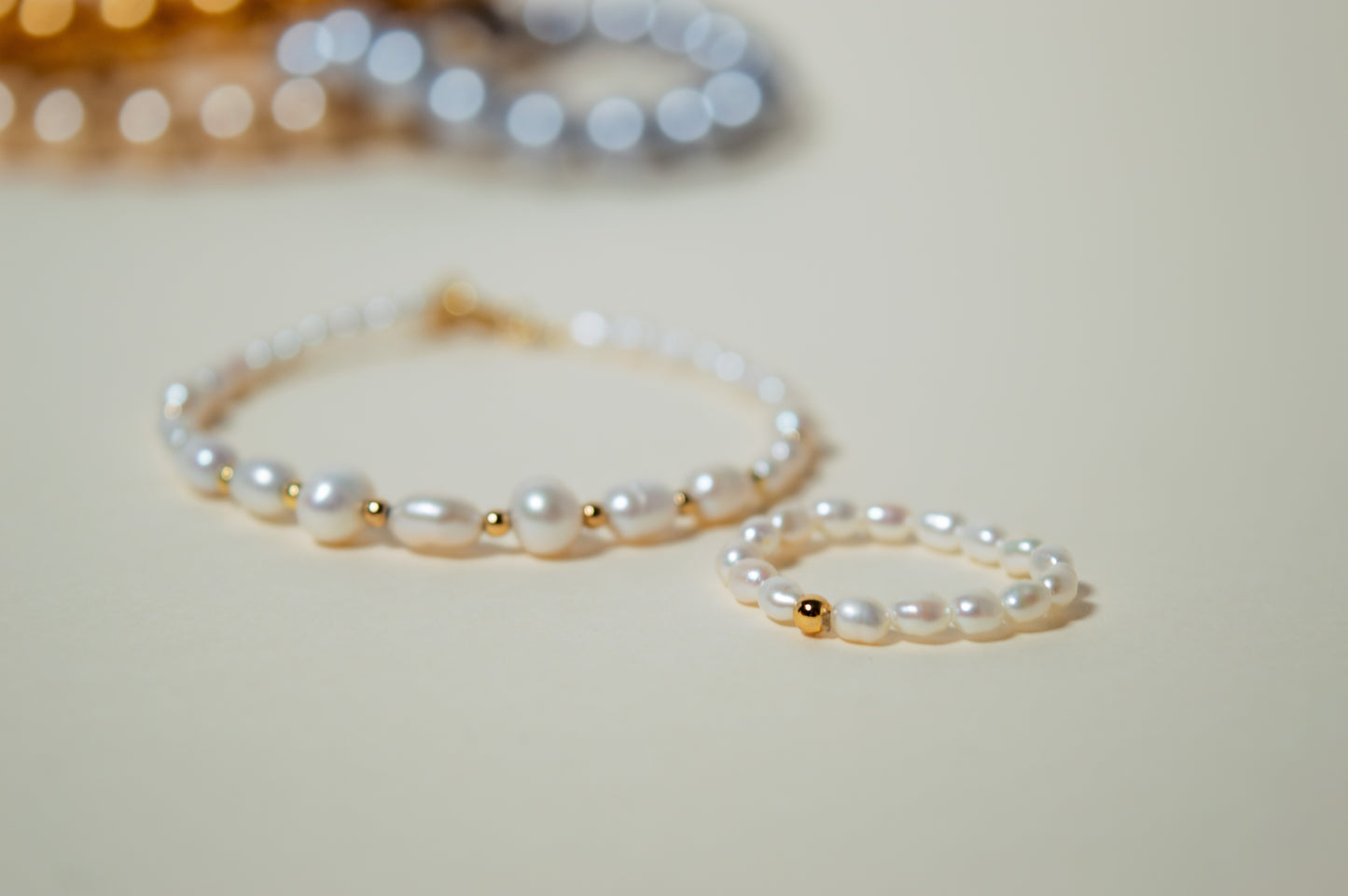 Pearls bracelet and wired ring set